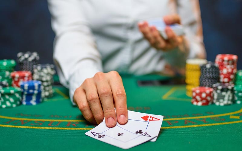 1 nhân viên đã chiếm đoạt tài sản bất hợp pháp