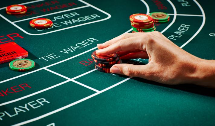 Baccarat: Hướng Dẫn Chi Tiết và Chiến Lược Chơi Hiệu Quả 2 Baccarat-Huong-Dan-Chi-Tiet-va-Chien-Luoc-Choi-Hieu-Qua