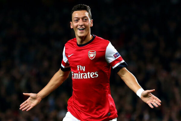 oezil-se-tro-lai-trong-tran-dau-giua-liverpool-vs-arsenal-2