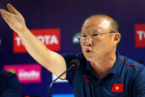 HLV Park vẫn chưa tìm được trụ cột cho hàng công của ĐTQG