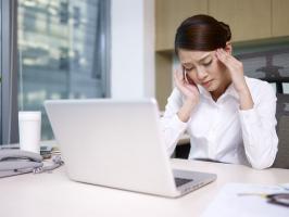 Cách ngăn ngừa rối loạn thị giác do dùng máy tính nhiều bạn cần biết
