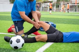 Chấn thương thường gặp khi đá bóng