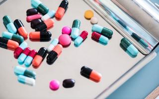 Công dụng, lưu ý khi dùng Triamcinolone