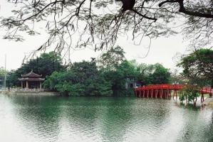 Gợi ý mua quà lưu niệm khi đến Hà Nội