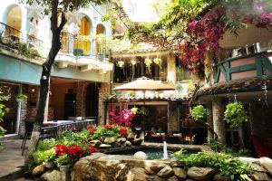 Quán cafe sân vườn rộng nhất Sài Gòn