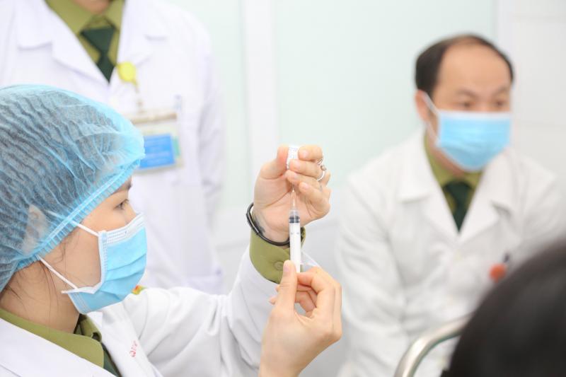Chủ động tìm hiểu rõ các thông tin về phản ứng phụ của vắc xin trước khi tiêm