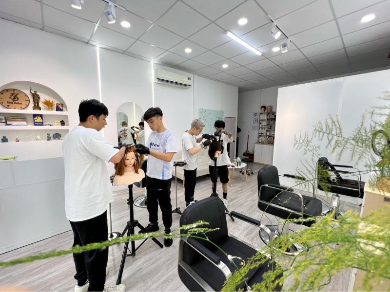 13. Hairsalon