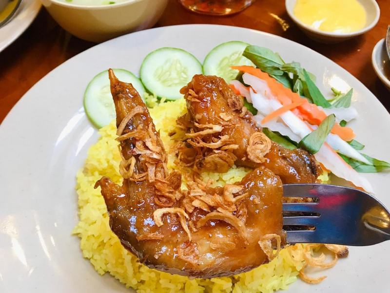 2 Chị Em - Cơm Gà Nha Trang