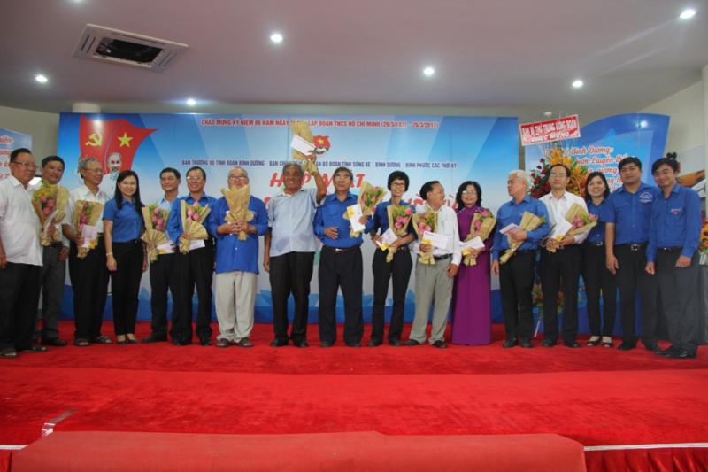 Bài xã luận viết báo tường về ngày 26/3 (số 9)