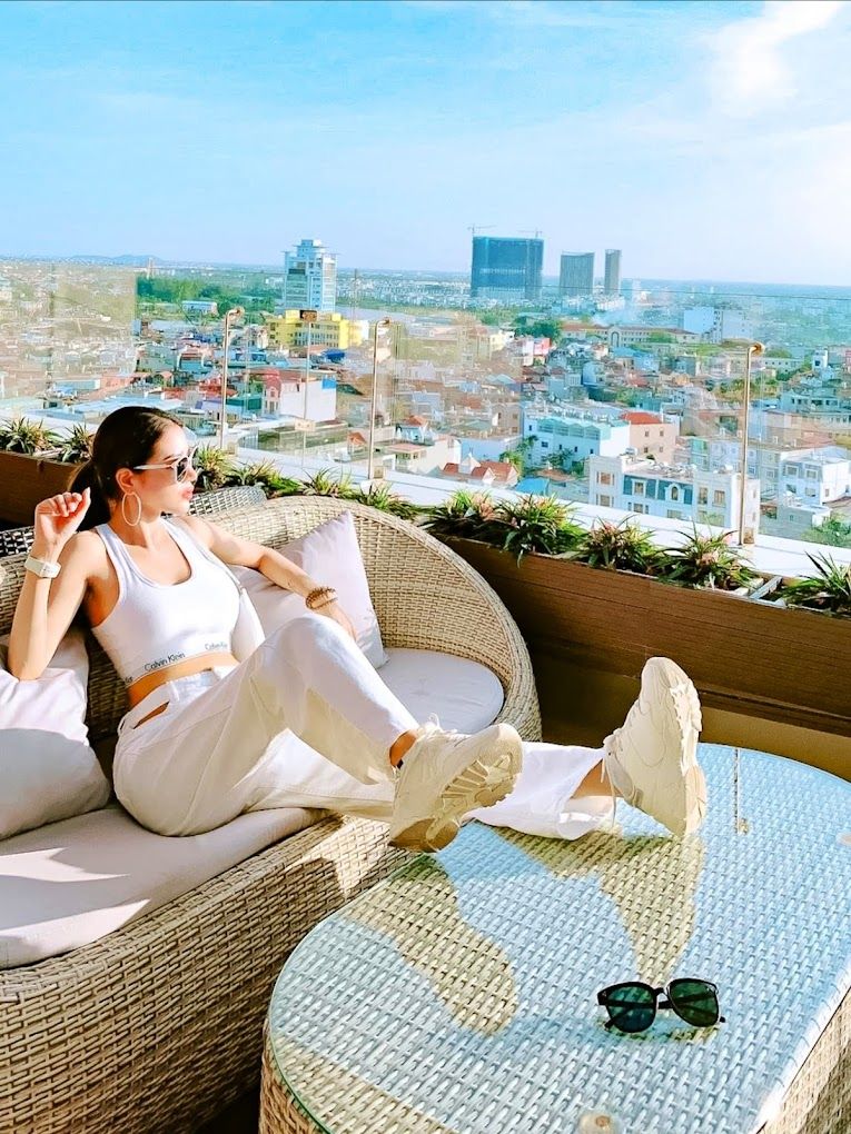 9 Rooftop Bar and Coffee