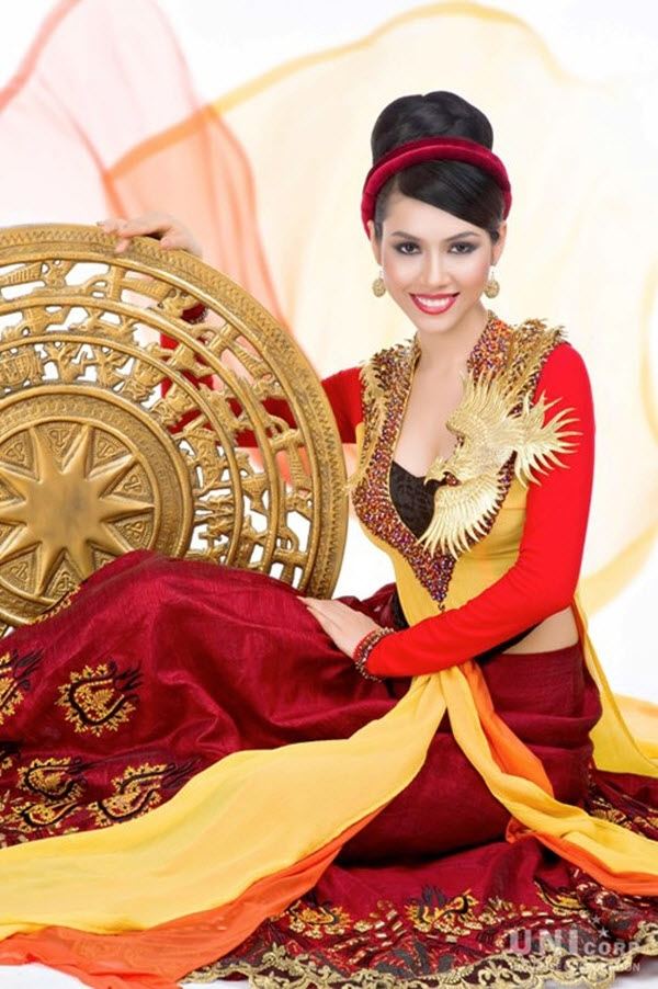 Á hậu Vũ Thị Hoàng My tại Hoa hậu Hoàn vũ thế giới năm 2011