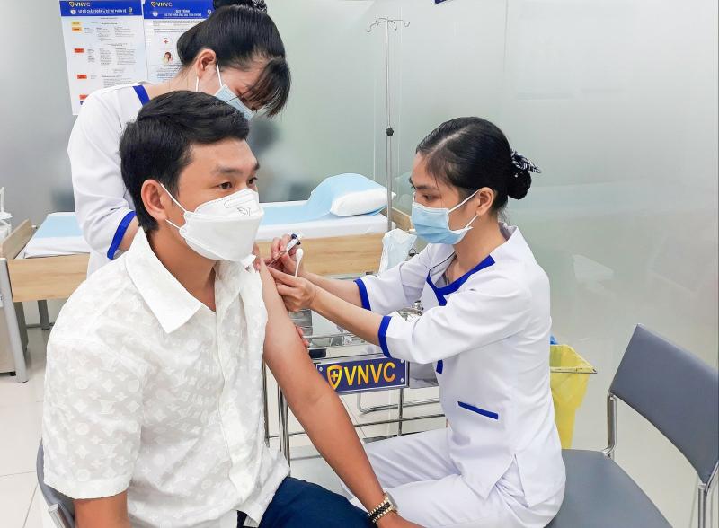 Ai nên được tiêm vắc xin Gardasil 9, đặc biệt là nam giới có cần không?