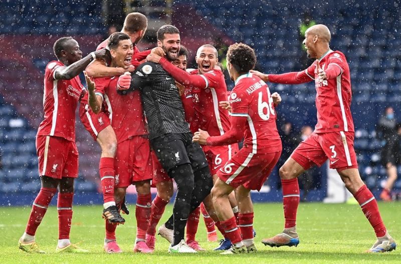Alisson Ramses Becker  là một cầu thủ bóng đá người Brasil thi đấu ở vị trí thủ môn cho câu lạc bộ của Anh Liverpool và đội tuyển Brasil