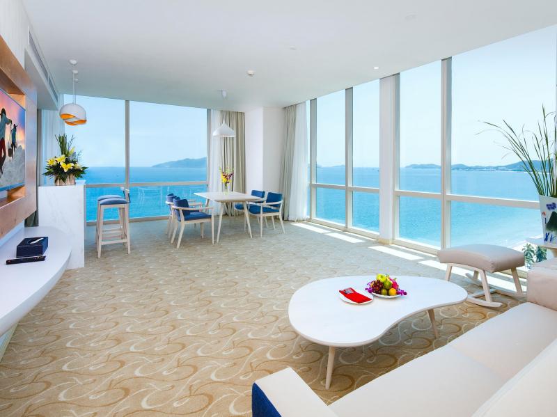 Diamond Bay Hotel