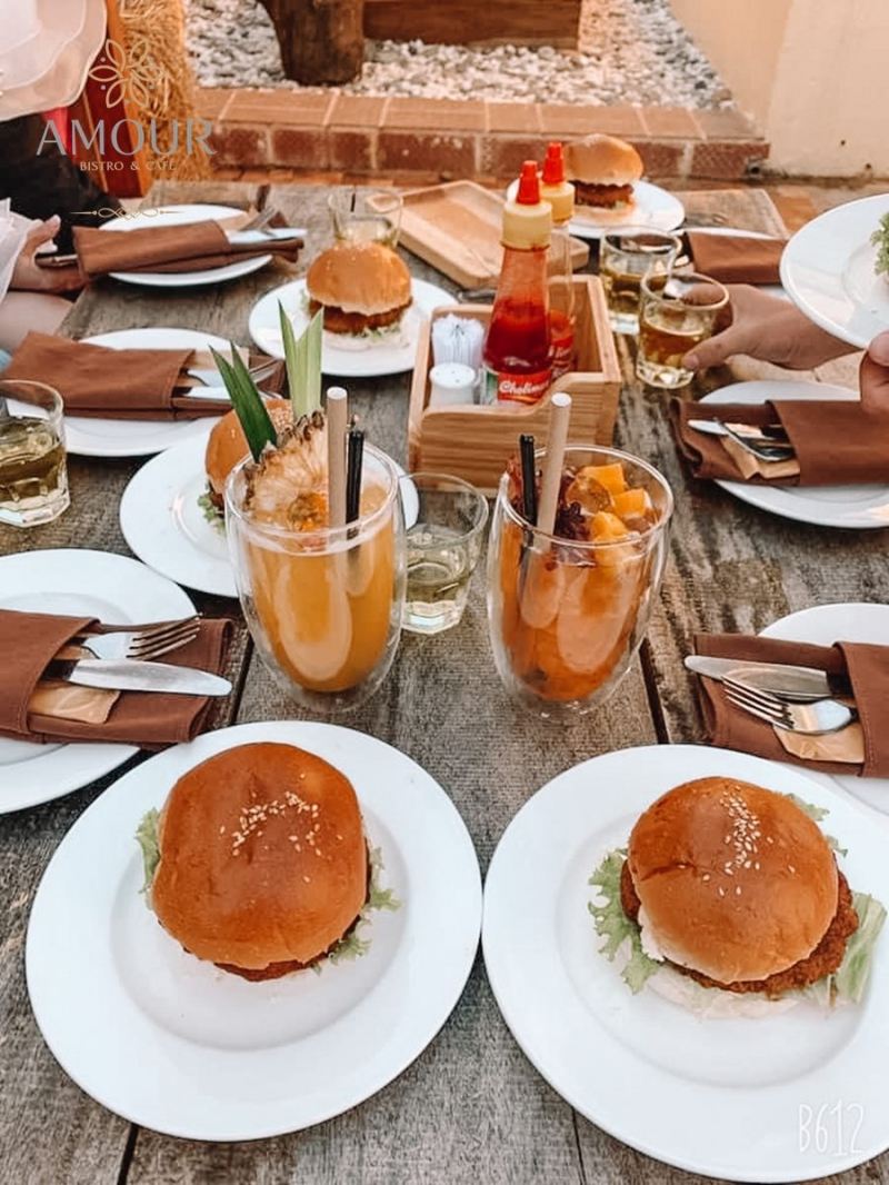Amour Bistro & Cafe BMT
