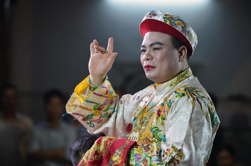 Sự biểu hiện ra bên ngoài của những người có căn đồng rất khác nhau , nó tùy thuộc vào các mức độ của những người có căn số nặng hay nhẹ