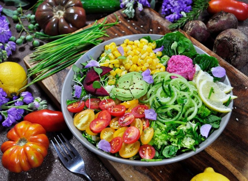 Ăn gì, uống gì trong lúc đi bộ và sau đó