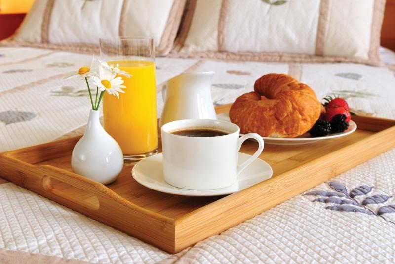 Ăn nhẹ trước khi nhập tiệc