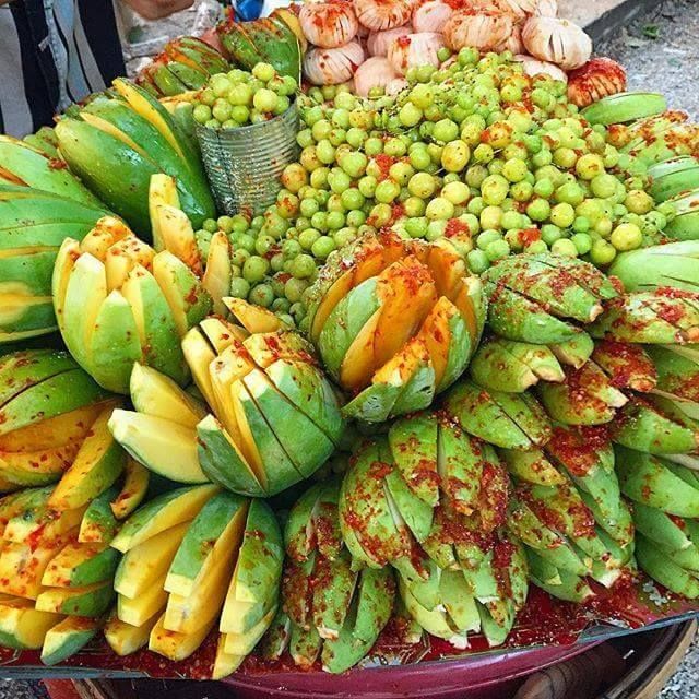 Ăn nhiều món chua cay