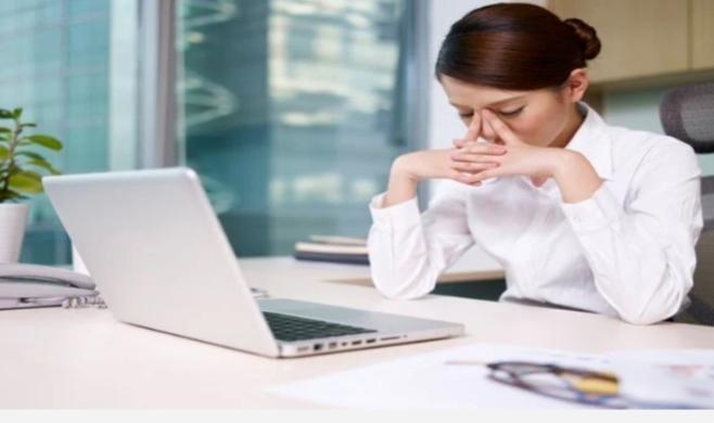 Điện thoại đi động gây khô mắt, mỏi mắt, nhức mắt...