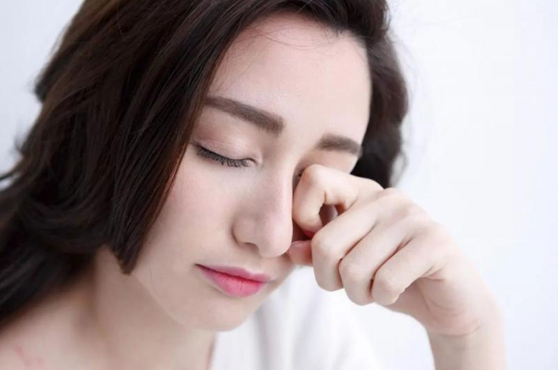 Một trong những giải pháp tự nhiên hàng đầu giúp chị em có một lan da trẻ, đẹp là nên đi ngủ sớm, ngủ đúng giấc.