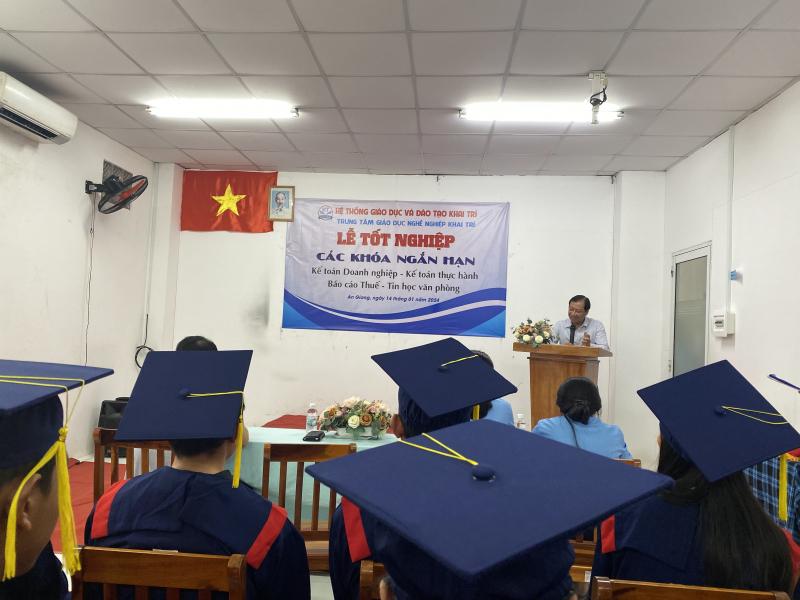 Anh Ngữ Khai Trí