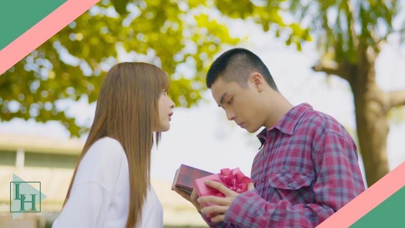 Anh xe ôm và em nữ sinh