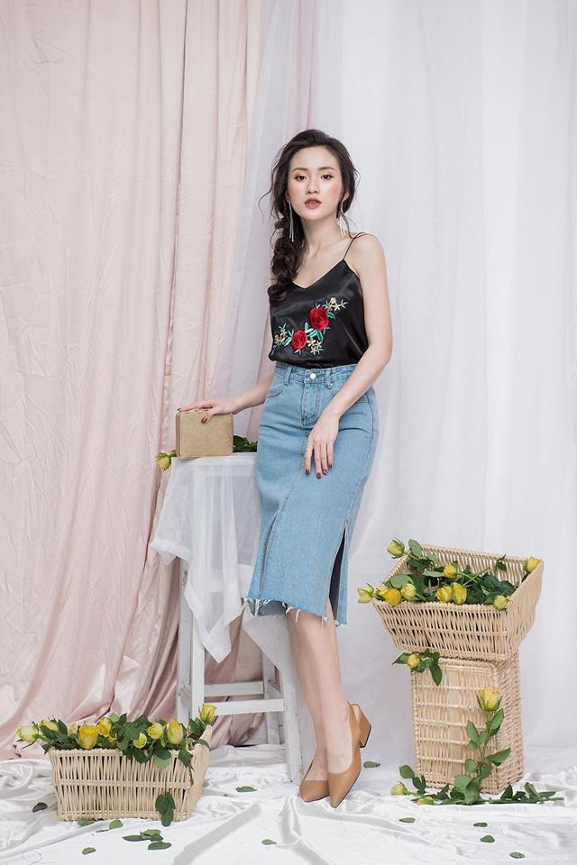 Áo 2 dây thêu hoa mix cùng chân váy xẻ bò xu hướng thời trang mùa hè 2017