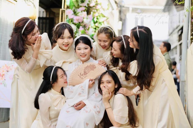 Áo Dài Cưới Hạnh Phúc