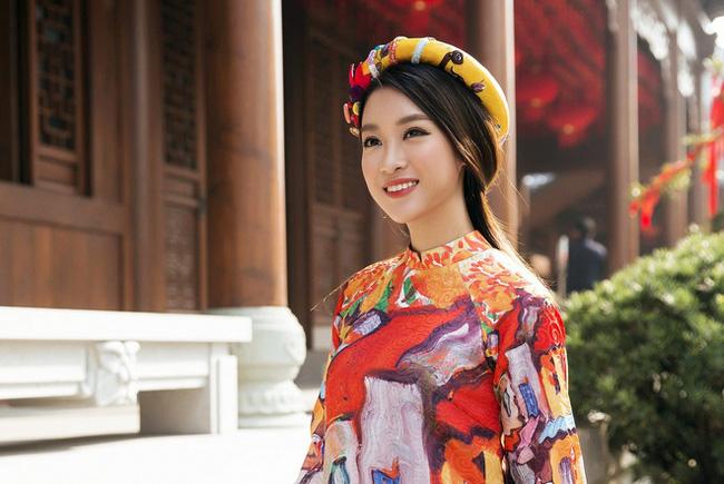 Áo dài cổ điển đẹp mà giản dị