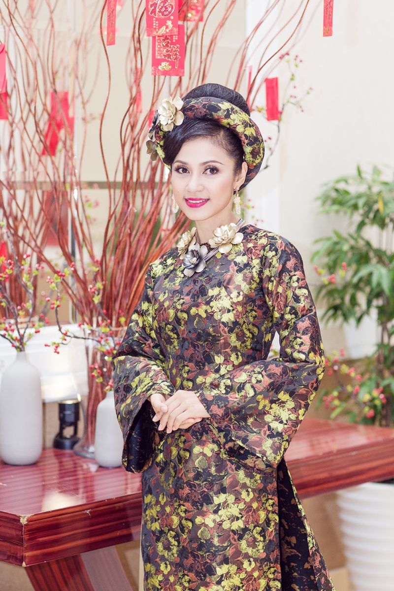 Áo dài vải gấm mang đến sự sang trọng, quý phái cho phái đẹp