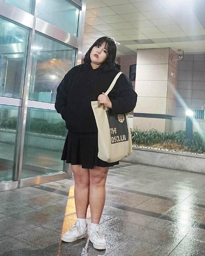 Áo hoodie cùng chây váy xếp li