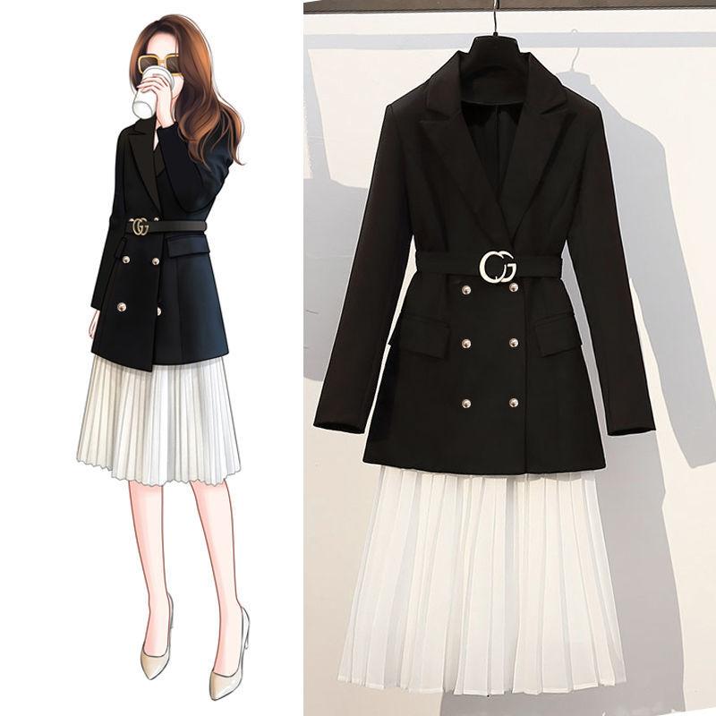 Khoác blazer mix cùng chân váy dài