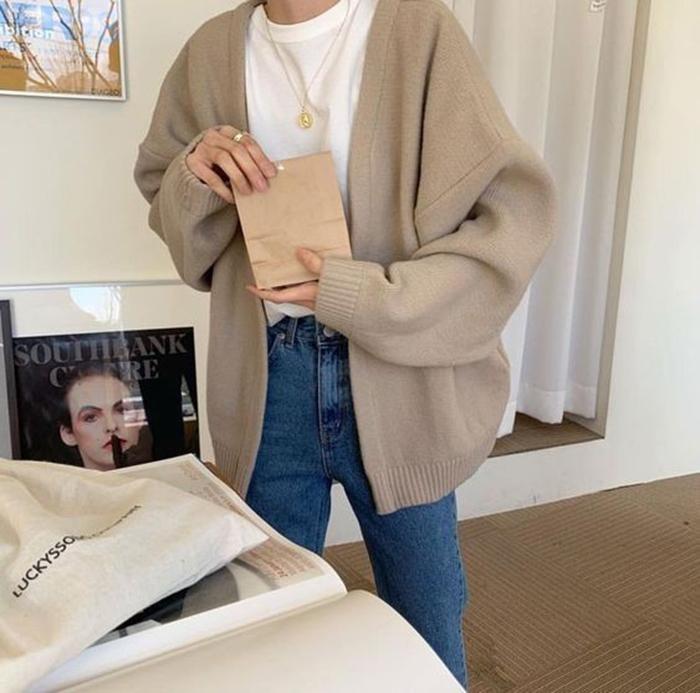 Áo khoác cardigan với quần jeans dài
