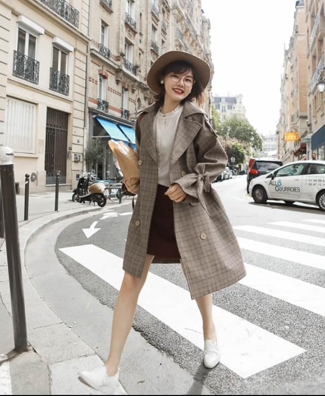 Áo khoác dạ dài cùng chân váy