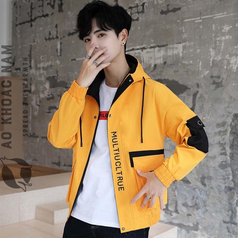 Áo khoác gió +  Quần Jeans + Sneaker trắng