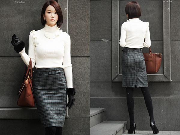 Áo len cổ lọ + chân váy bút chì