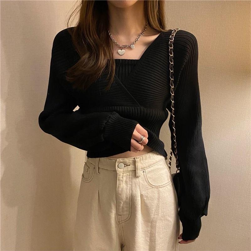 Áo len croptop + quần jeans cạp cao