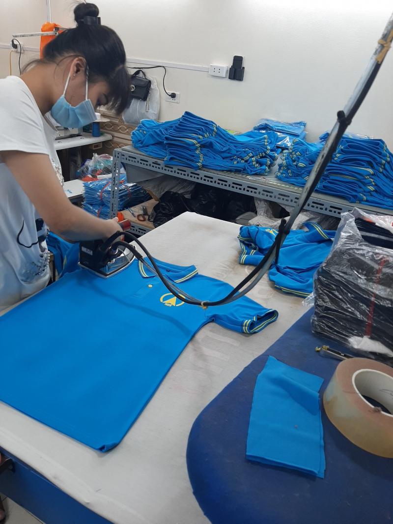 Công ty thời trang Áo Mới