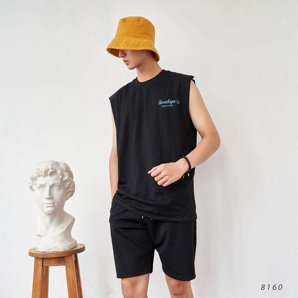 Áo tank top nam với quần short