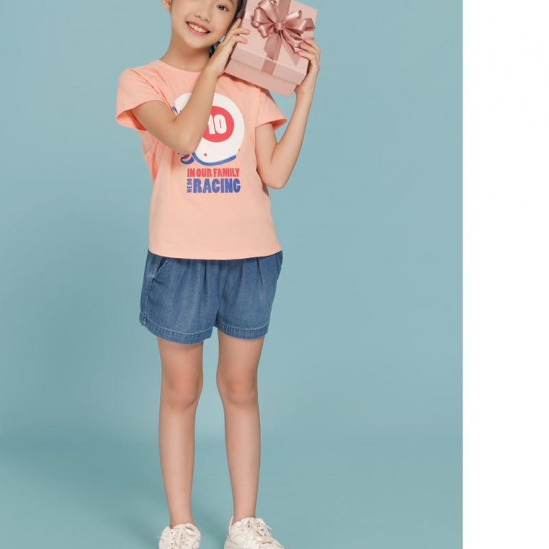 Áo thun phối với quần short