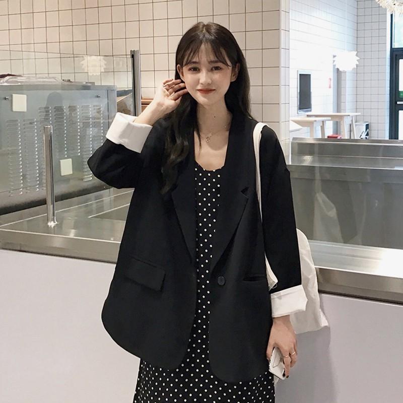 Chọn trang phục lấy màu đen làm mà chủ đạo