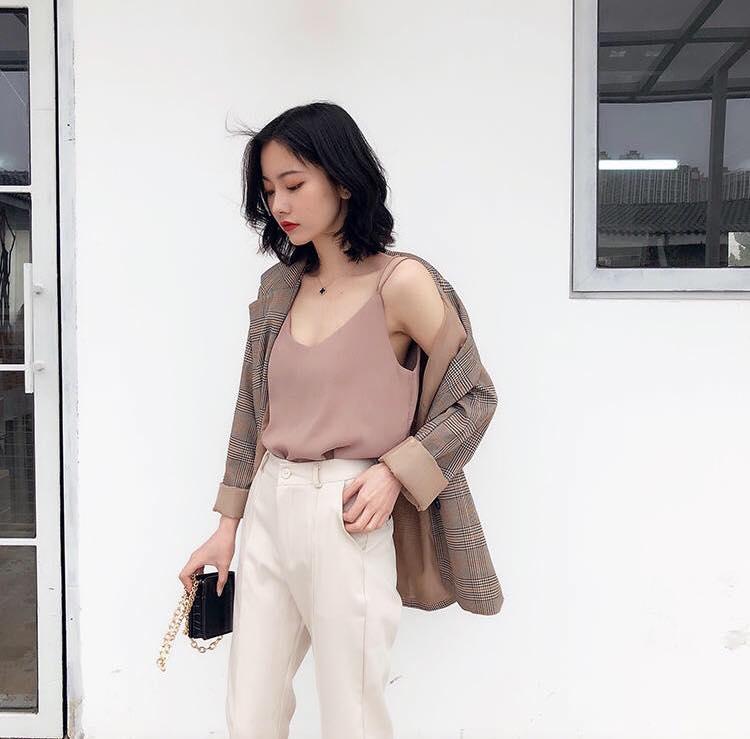 Áo vest với váy hai dây