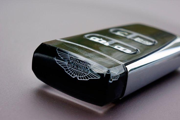 Chìa khóa xe Aston Martin
