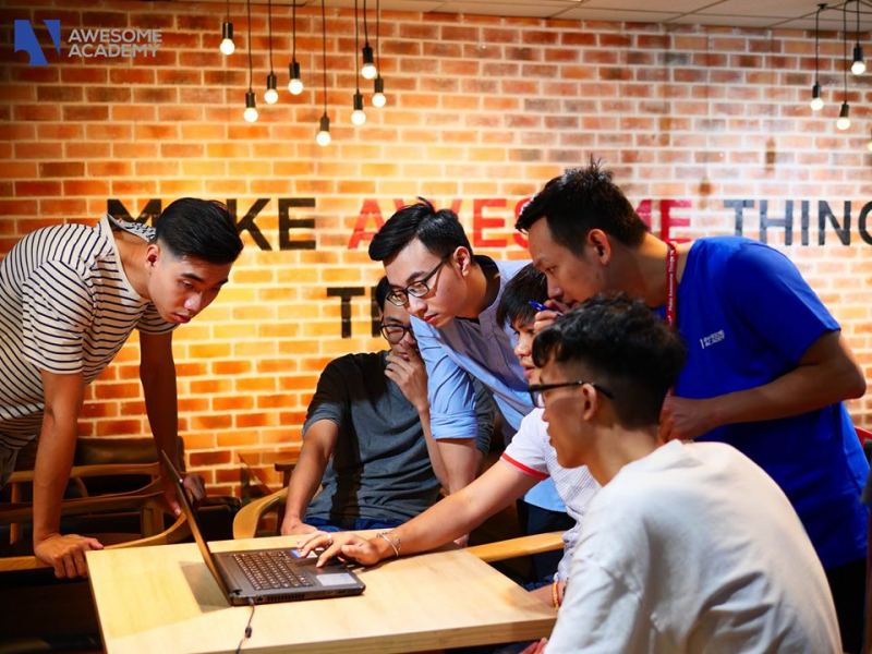 Awesome Academy - Nơi chắp cánh cho lập trình viên tương lai.