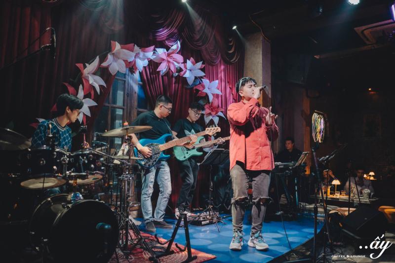 Ấy Coffee & Lounge
