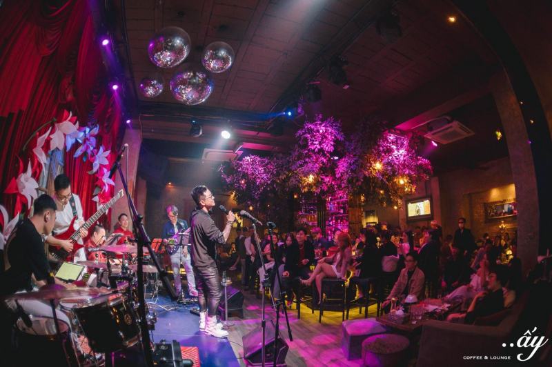 Ấy Lounge