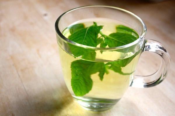 Uống nước ngay cả khi không cảm thấy khát khô