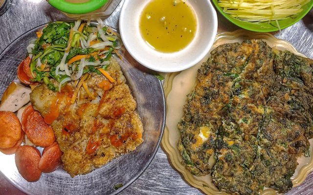 Bác Nga - Bánh chưng rán & mì trứng xúc xích