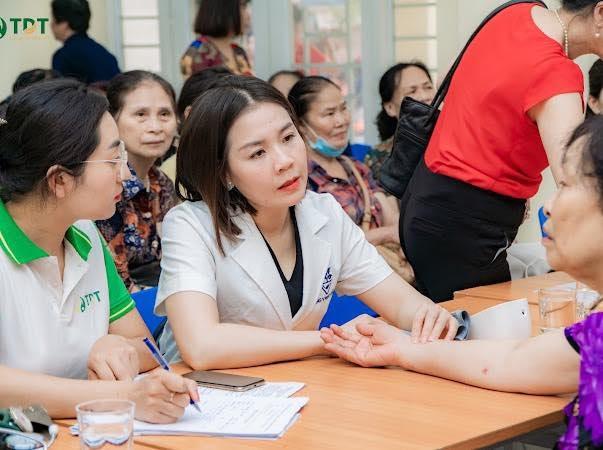 Bác sĩ da liễu Nguyễn Phượng